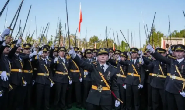 TSK’den ihraç edilen’ Kılıçlı yemin’ nedeniyle ihraç edilen komutanlar için görev iadesi kararı!