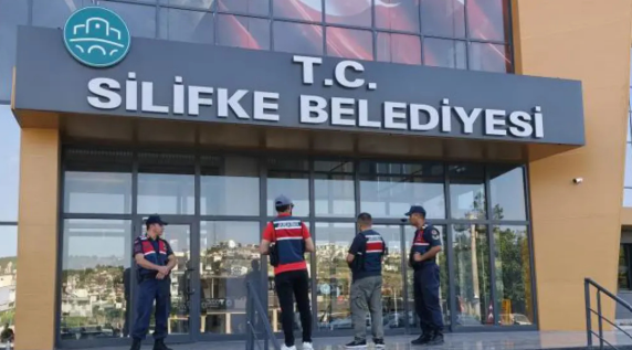 Silifke Belediyesi’ne operasyon,Belediye Başkanı dahil çok sayıda gözaltı!