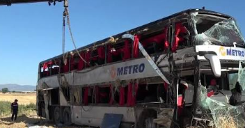 Amasya’da yolcu otobüsü devrildi…