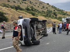 Erzincan’da  minibüs devrildi…