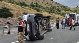 Erzincan’da  minibüs devrildi…