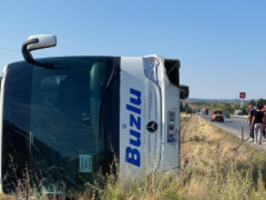 Eskişehir’de yolcu otobüsü şarampole devrildi