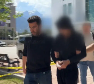 İzmir’de tartıştığı arkadaşını bıçakla öldürdü…