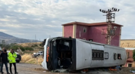 Kırıkkale’de yolcu otobüsü devrildi!