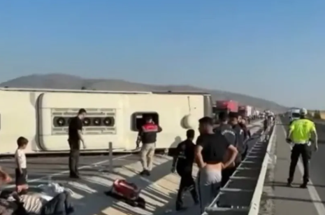 Kütahya’da yolcu otobüsü devrildi…