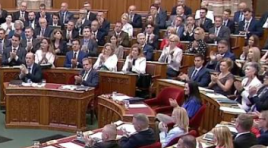 Macaristan cumhurbaşkanı görev süresini sona erdiren anayasa değişikliği imzalandı