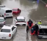 Yurdun birçok kentinde etkili olan yağış ,sel ve su baskınlarına neden oldu