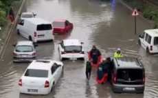 Yurdun birçok kentinde etkili olan yağış ,sel ve su baskınlarına neden oldu