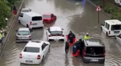 Yurdun birçok kentinde etkili olan yağış ,sel ve su baskınlarına neden oldu