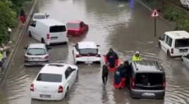 Yurdun birçok kentinde etkili olan yağış ,sel ve su baskınlarına neden oldu